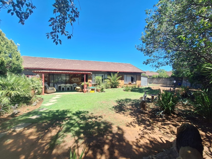 4 Bedroom Property for Sale in Pellissier Free State
